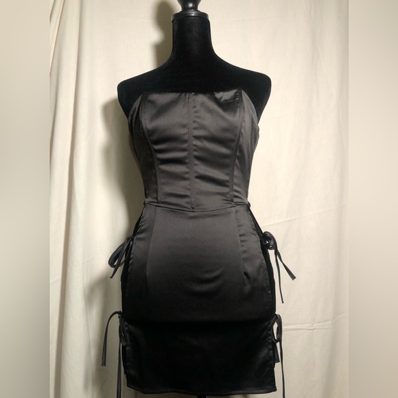 Satin Little Black - Picture 2 of 11